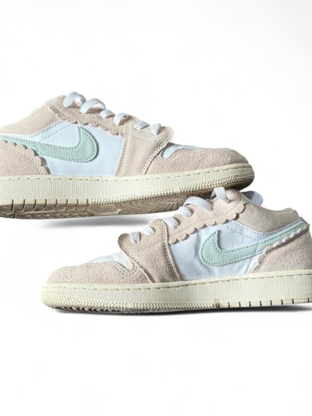 Jordan 1 Low OG "Cream" sneakers in Cream, low-top, retro, athletic, minimalist,